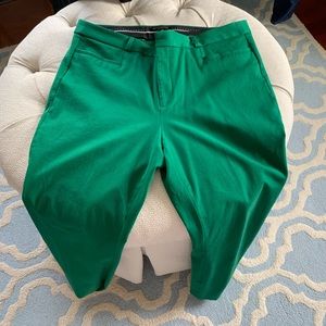 A Kelly green ankle pant